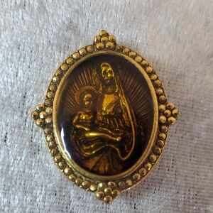 MADONNA and CHILD Baby JESUS Brooch Pin Gold Tone The Vatican Library Collection
